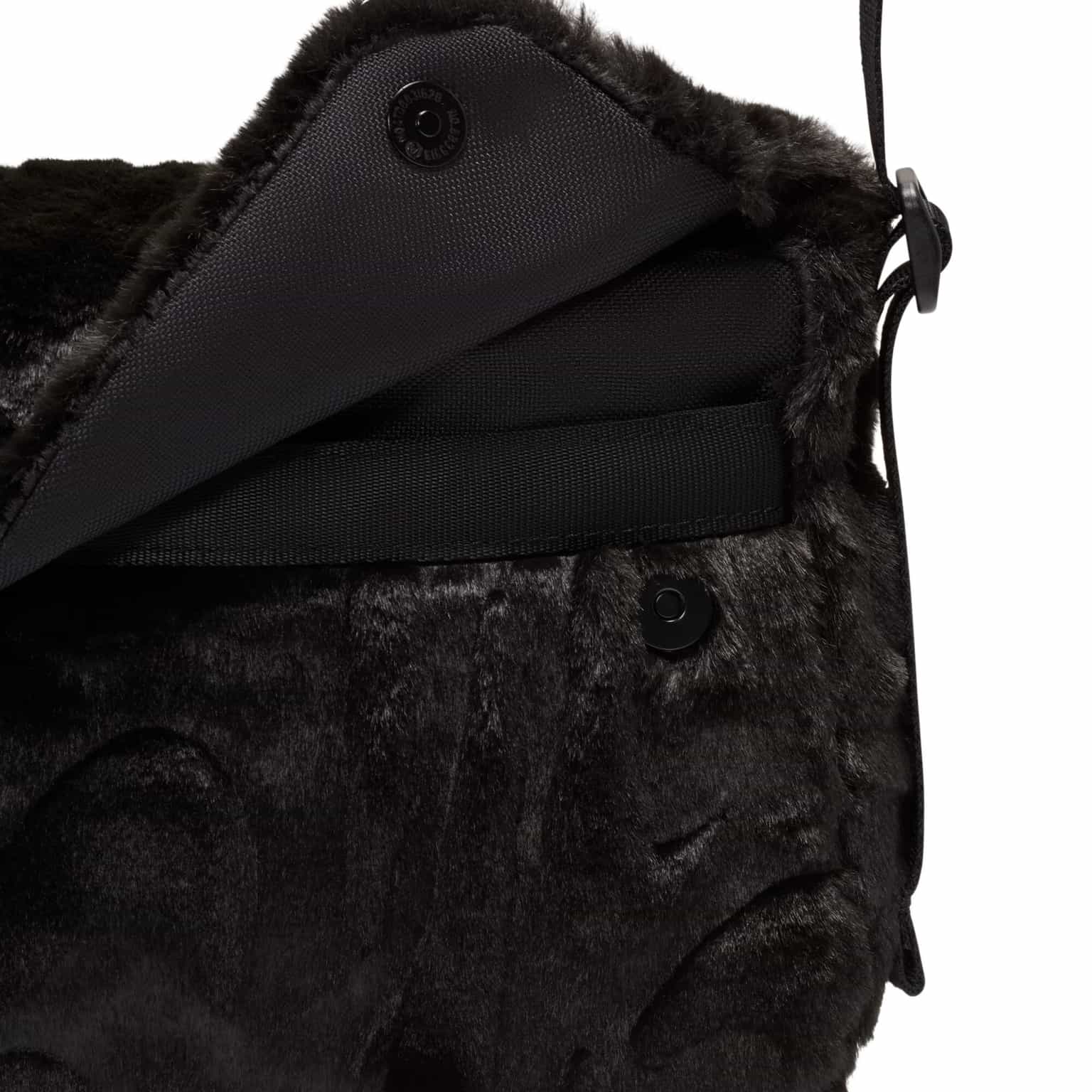 Nike Sportswear Futura 365 Faux Fur Crossbody Bag (1L) 8