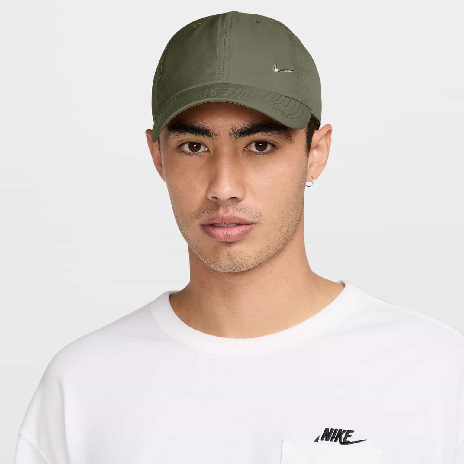 Nike Dri-FIT Club Unstructured Metal Swoosh Cap 2