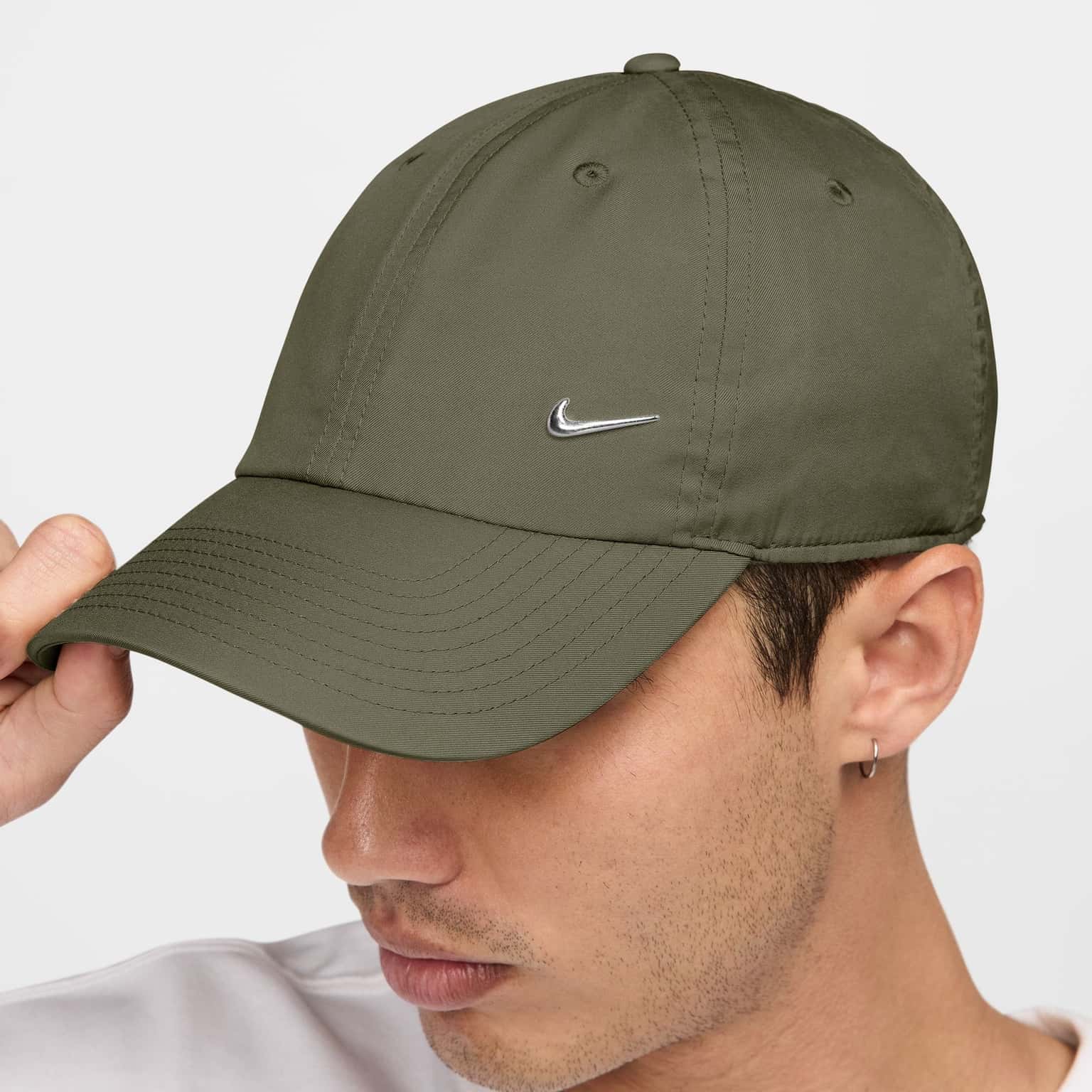 Nike Dri-FIT Club Unstructured Metal Swoosh Cap