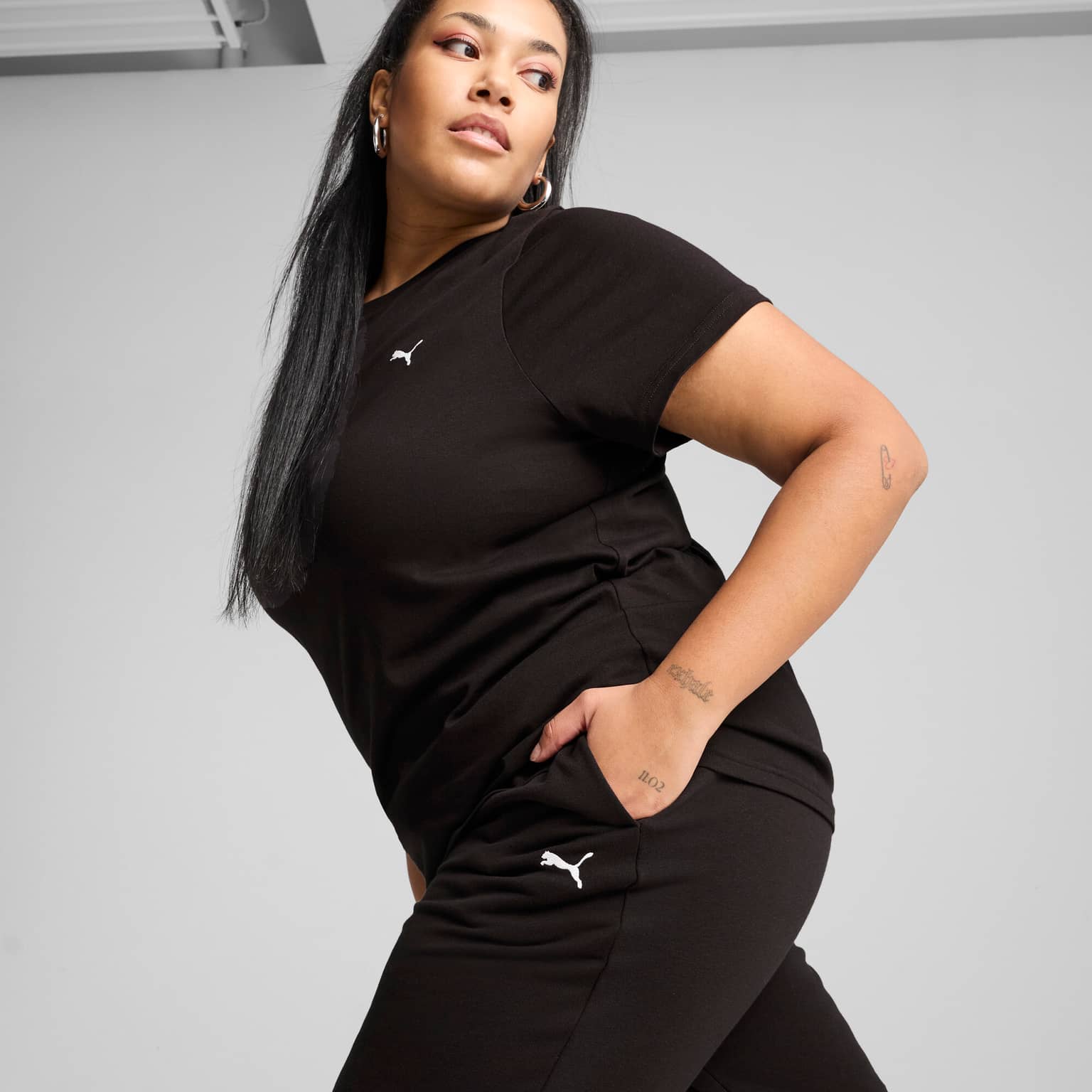 Puma Ess Logo French Terry Sweatpants 5