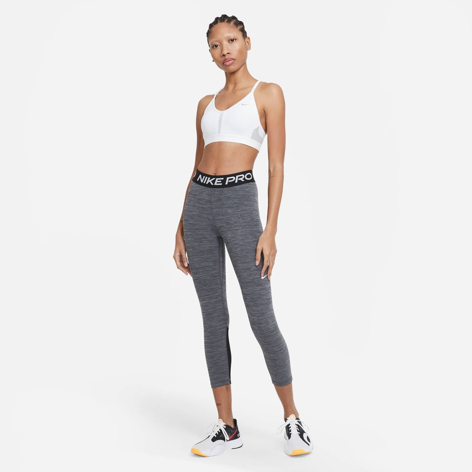 Nike Indy Light-Support Padded V-Neck Sports 3