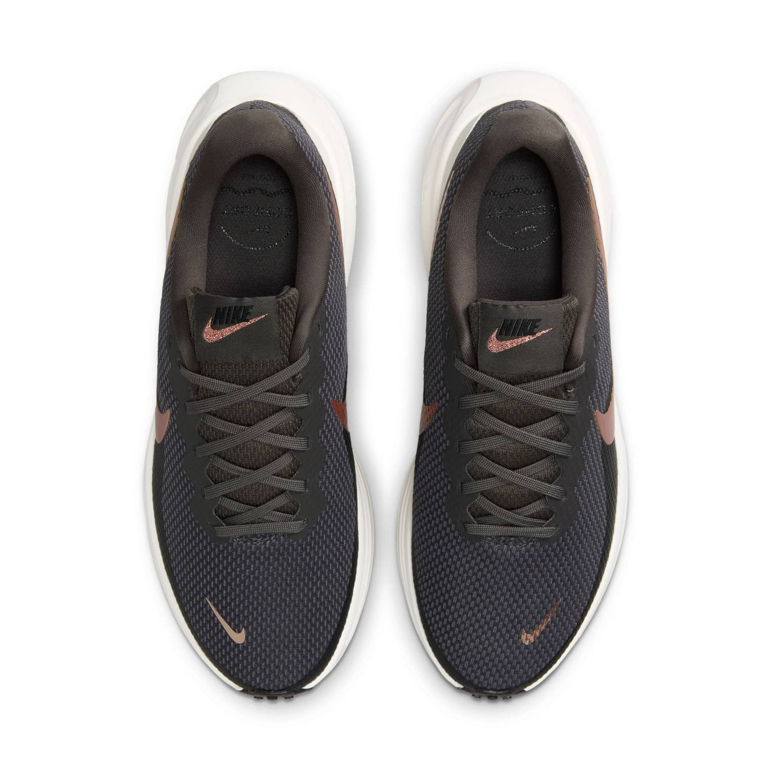 Nike Revolution 8 4