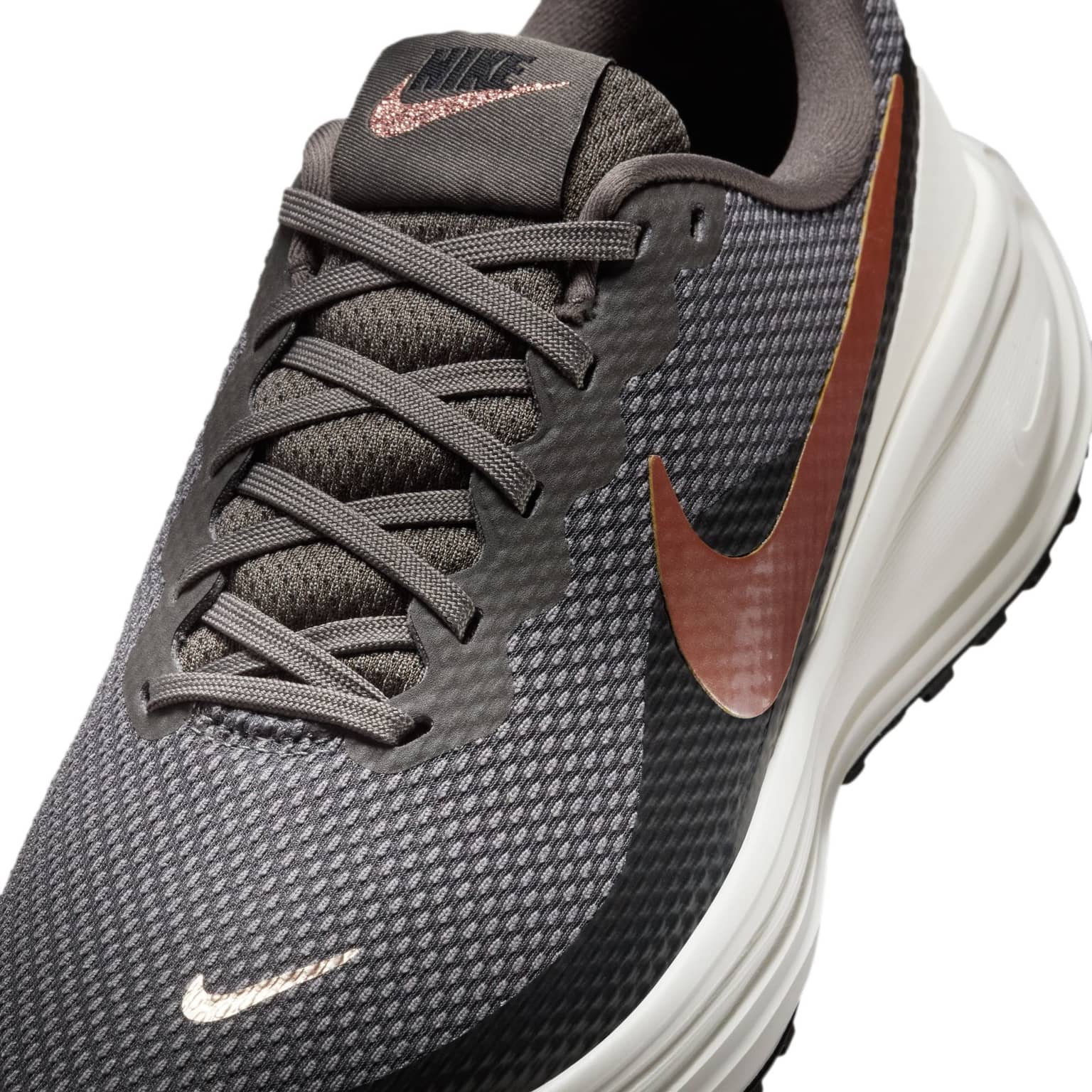 Nike Revolution 8 6