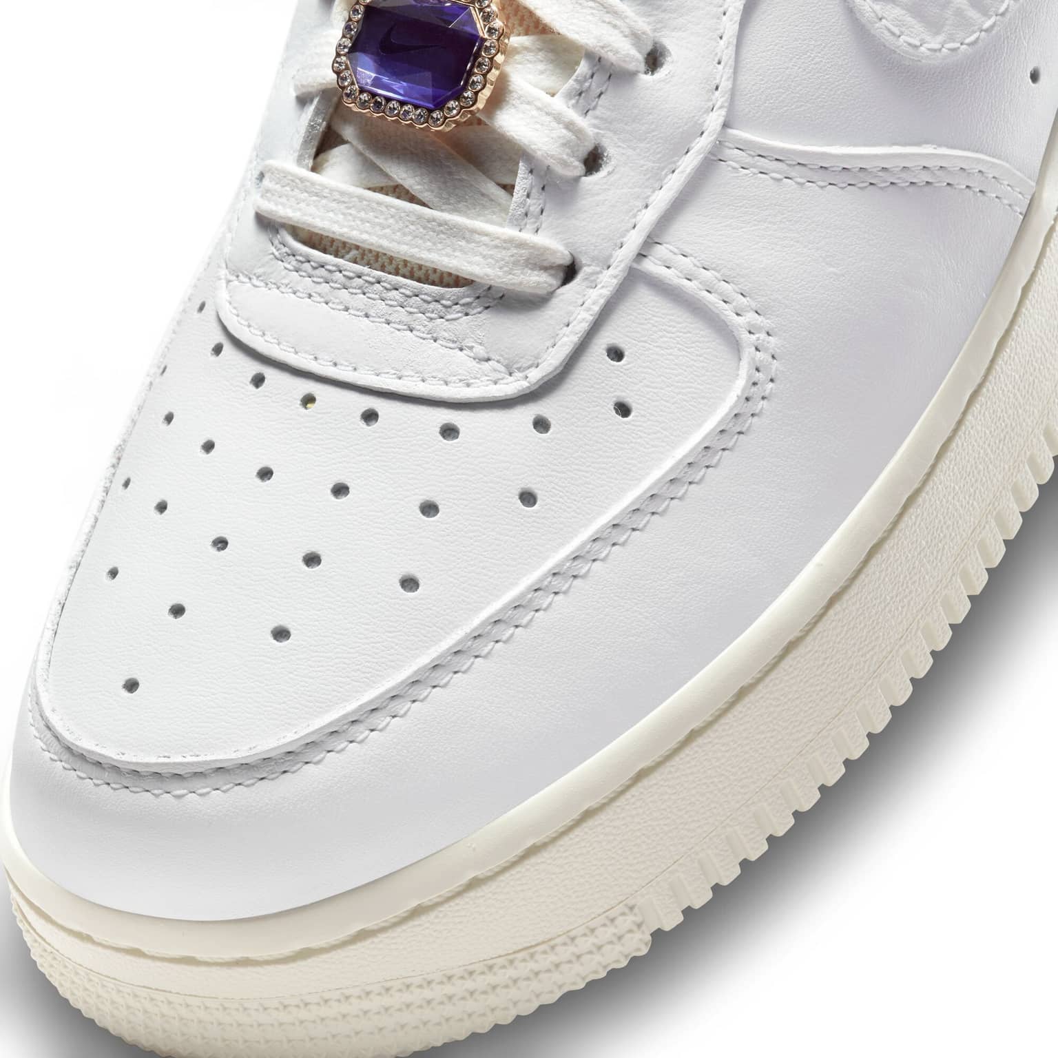 Nike Air Force 1 Low Premium 6