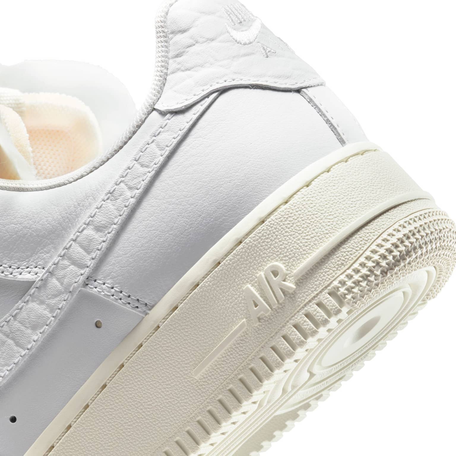 Nike Air Force 1 Low Premium 8